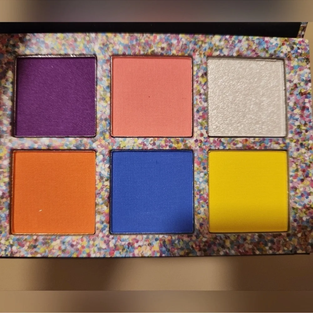 Revolution Boujee AF Eyeshadow Palette 6 Shades, Pigmented, Cruelty Free, New